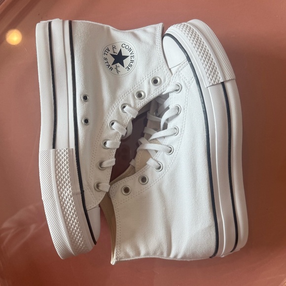 BRAND NEW! CONVERSE - WHITE - Chuck Taylor All Star Lift Platform Canvas - 8.5 - Picture 2 of 2